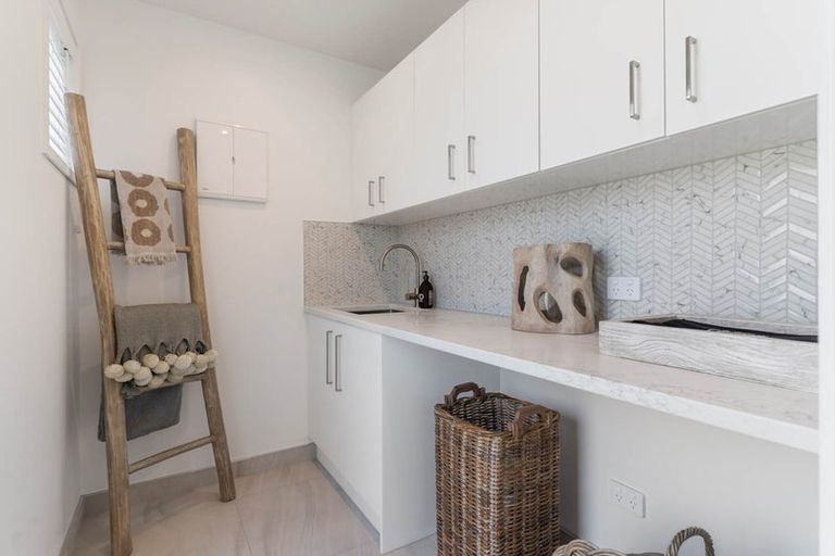 Photo of property in 32a Sandown Road, Rothesay Bay, Auckland, 0630