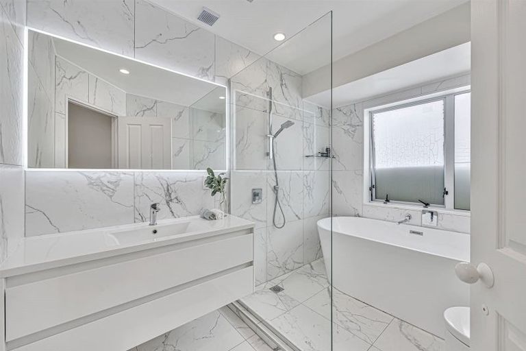 Photo of property in 1 Driscoll Place, Farm Cove, Auckland, 2012