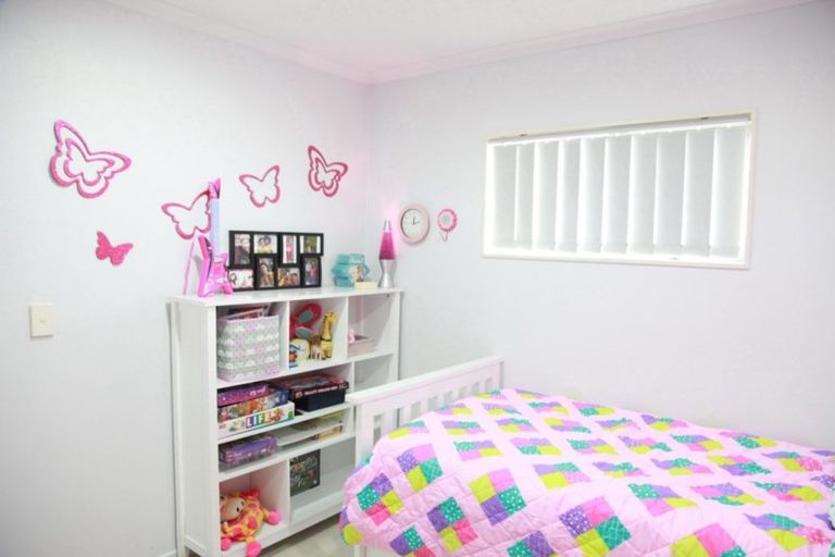 Photo of property in 22 Ashmere Lane, Weymouth, Auckland, 2103