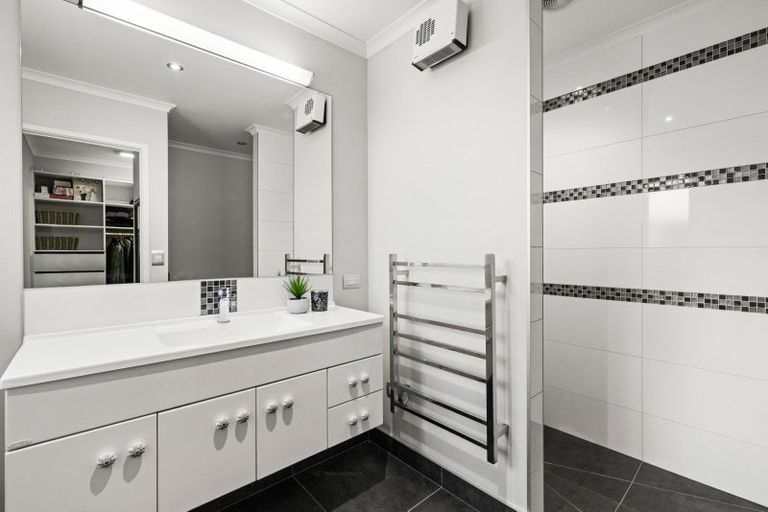 Photo of property in 1 Whakatomo Place, Havelock North, 4130