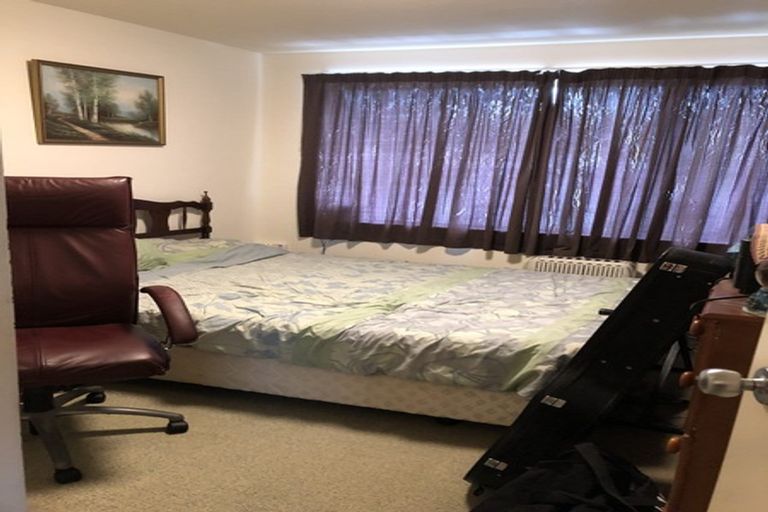 Photo of property in 10 Copplestone Place, New Lynn, Auckland, 0600