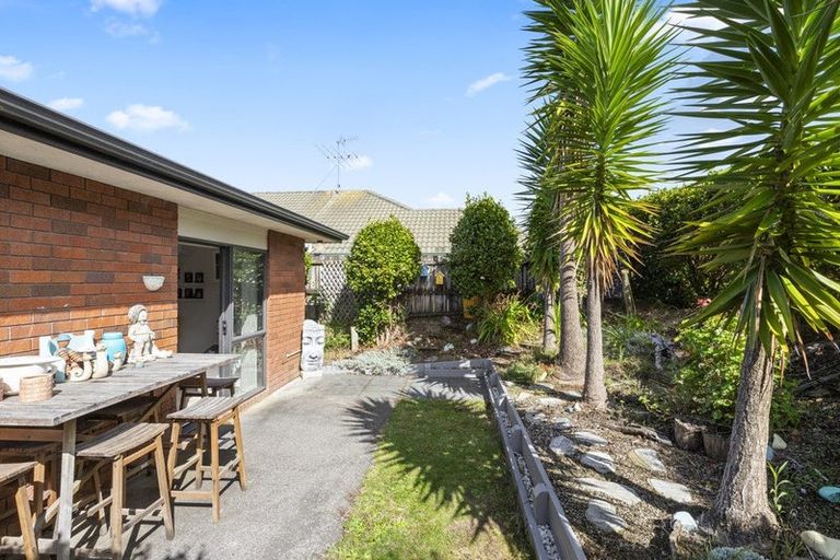 Photo of property in 28 Woodcroft Way, Pukekohe, 2120