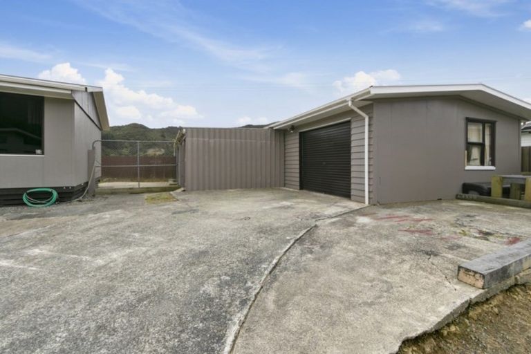 Photo of property in 29 Grimsby Grove, Wainuiomata, Lower Hutt, 5014