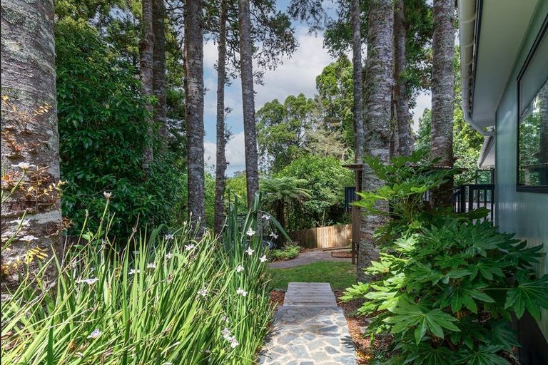 Photo of property in 44 Hollywood Avenue, Titirangi, Auckland, 0604