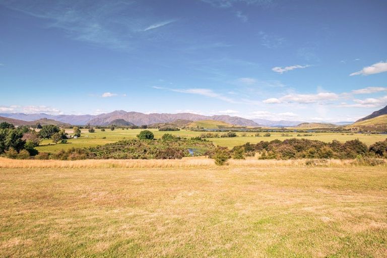 Photo of property in 16 Emerald Bluffs Lane, Glendhu Bay, Wanaka, 9382
