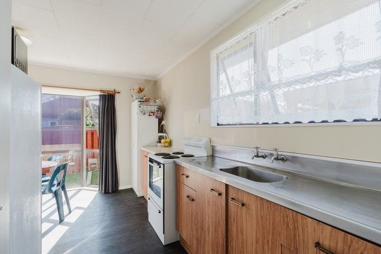 Photo of property in 16 Tranmere Road, Fairfield, Hamilton, 3214