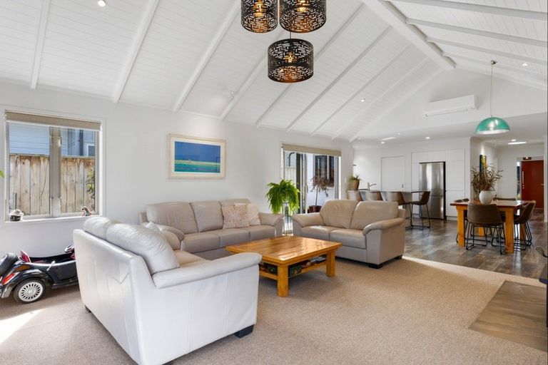 Photo of property in 104 Coast Boulevard, Papamoa Beach, Papamoa, 3118