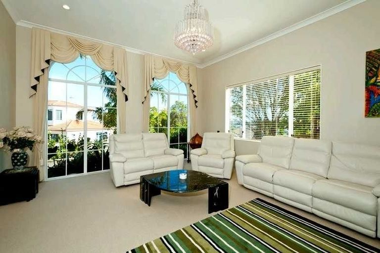 Photo of property in 31 Cricklade Terrace, Windsor Park, Auckland, 0632