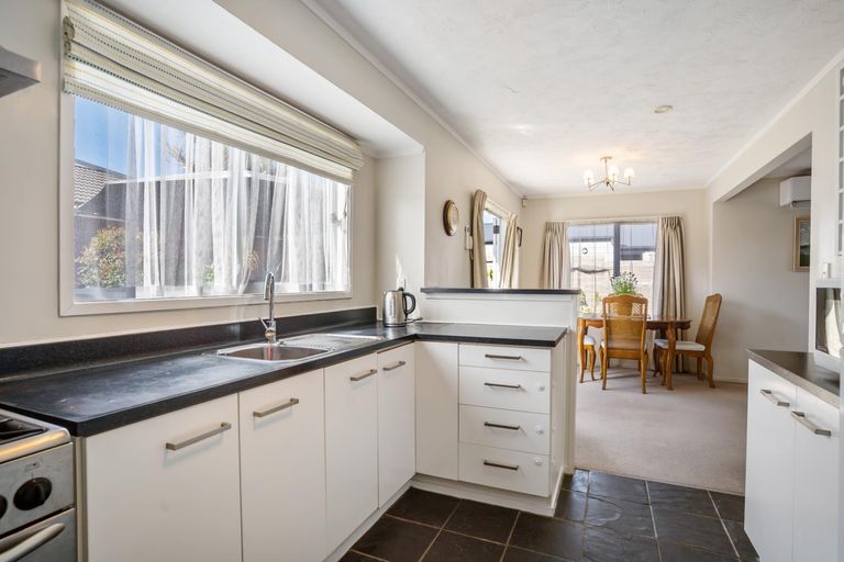 Photo of property in 14 Seaglen Place, Botany Downs, Auckland, 2010