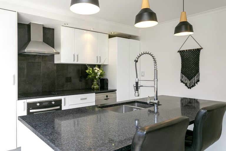 Photo of property in 9 Parata Street, Two Mile Bay, Taupo, 3330