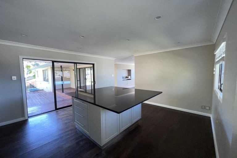 Photo of property in 2 Bellbird Rise, Murrays Bay, Auckland, 0630