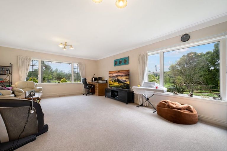Photo of property in 112 Motu Road, Kumeu, 0891