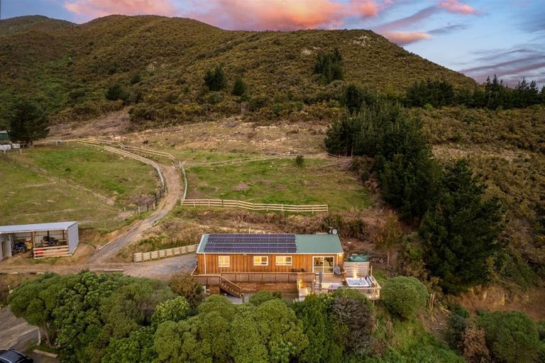 Photo of property in 675 Coast Road, Wainuiomata Coast, Wainuiomata, 5373