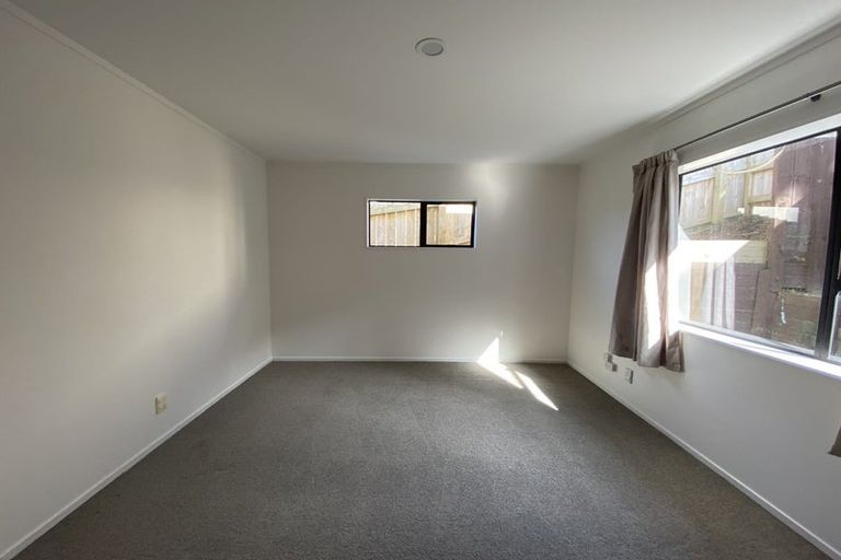 Photo of property in 23a Korotaha Terrace, Rothesay Bay, Auckland, 0630