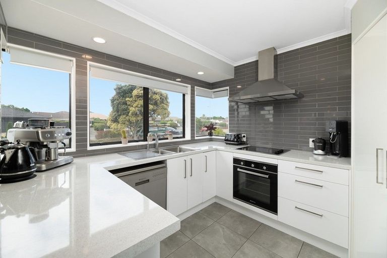 Photo of property in 24 Balmacewen Place, Mount Maunganui, 3116