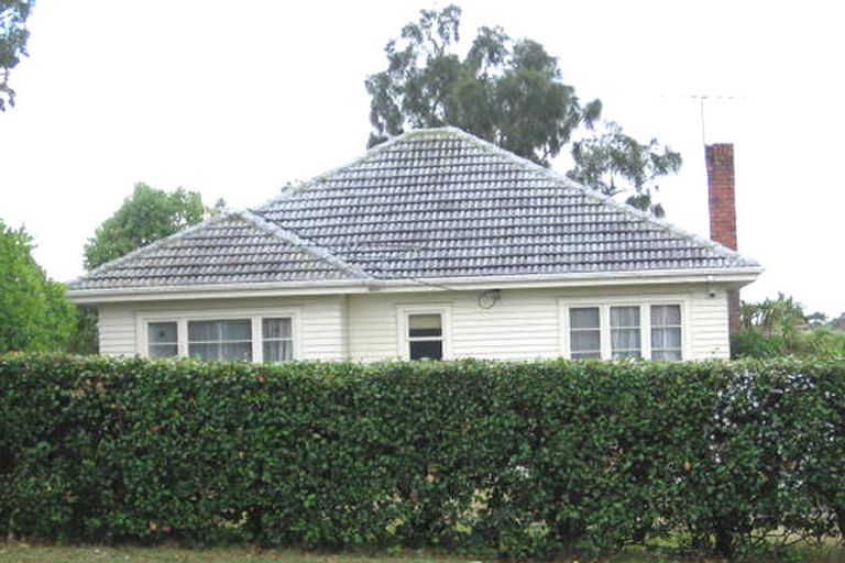 Photo of property in 8 Tirimoana Road, Te Atatu South, Auckland, 0602