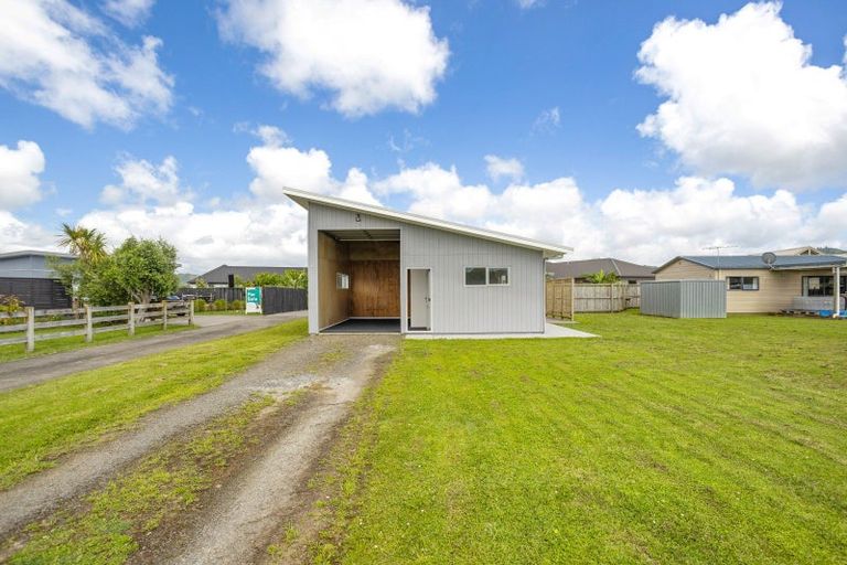 Photo of property in 6 Rena Place, Whitianga, 3510