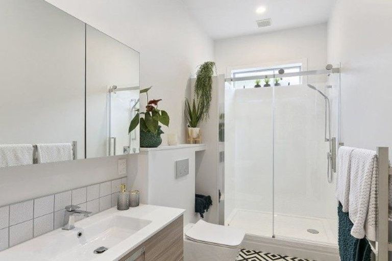 Photo of property in 40 Rua Street, Lyall Bay, Wellington, 6022