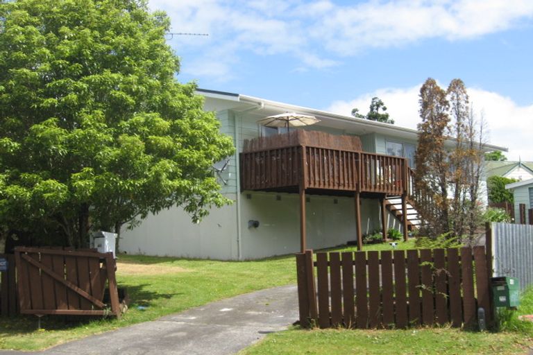 Photo of property in 46 Moncrieff Avenue, Clendon Park, Auckland, 2103