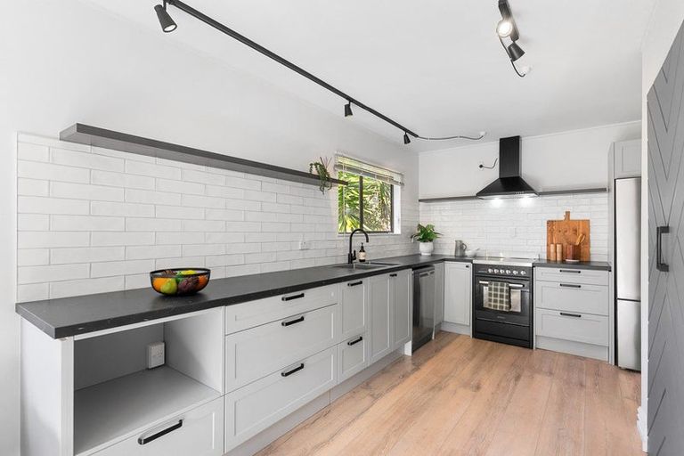 Photo of property in 76 Khandallah Road, Ngaio, Wellington, 6035