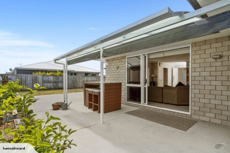 Photo of property in 9 Coutts Street, Papamoa Beach, Papamoa, 3118