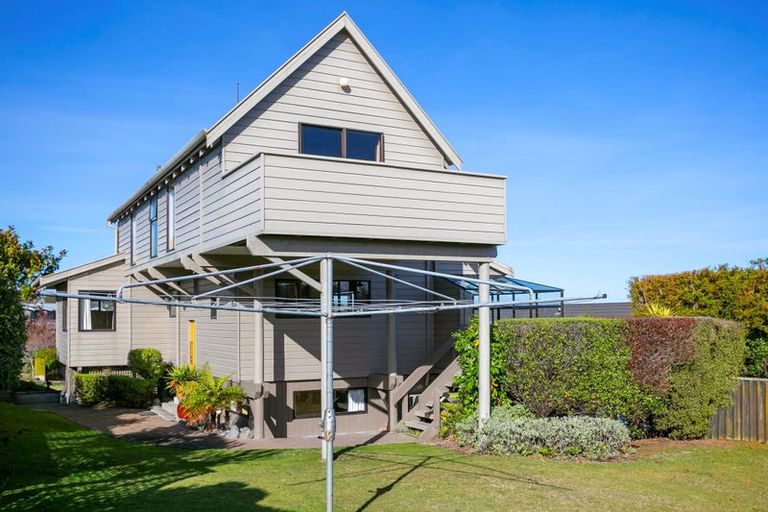 Photo of property in 12 Harvey Street, Waipahihi, Taupo, 3330