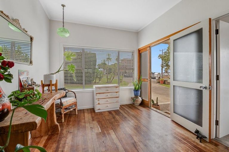 Photo of property in 1031 Whangaparaoa Road, Tindalls Beach, Whangaparaoa, 0930