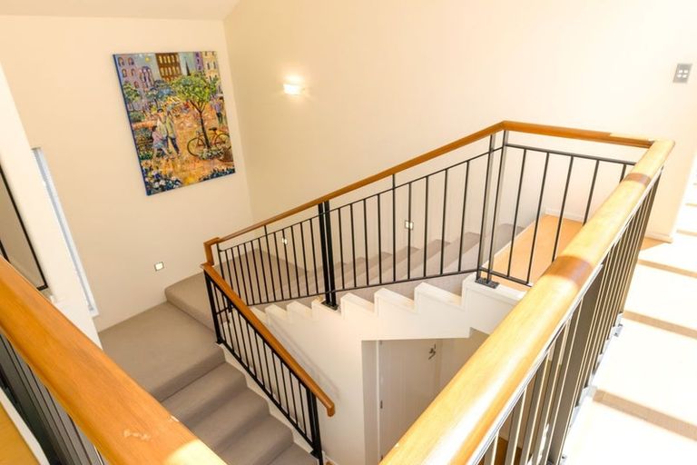 Photo of property in 40 Saint Andrews Square, Strowan, Christchurch, 8052