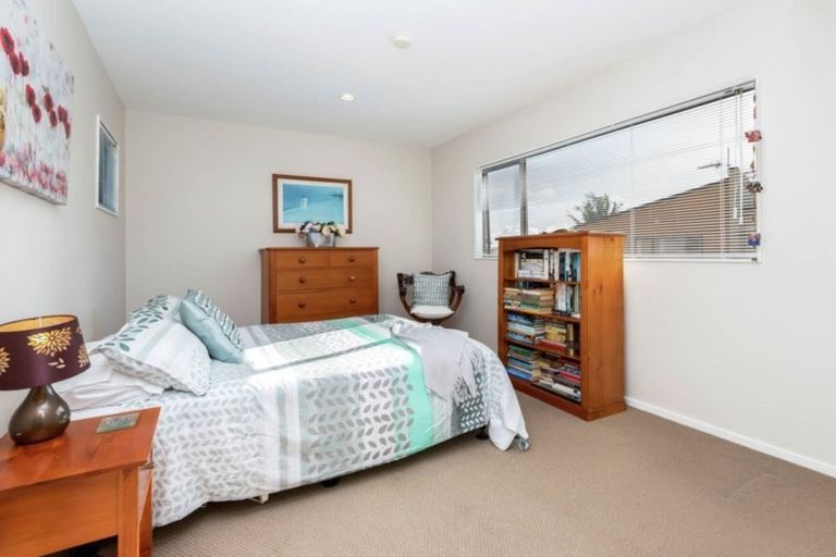Photo of property in 11 Bunker Rise, Golflands, Auckland, 2013