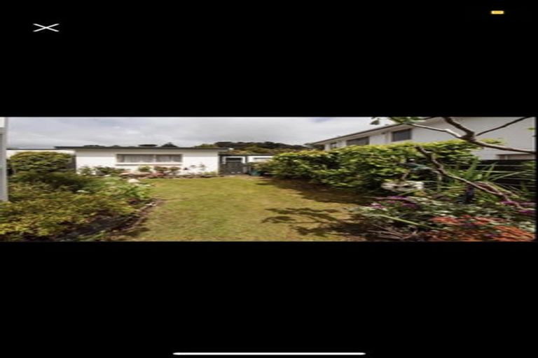 Photo of property in 100 Churton Drive, Churton Park, Wellington, 6037