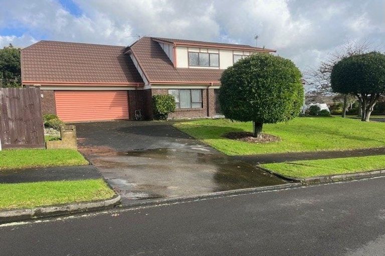 Photo of property in 1 Kincraig Place, Highland Park, Auckland, 2010