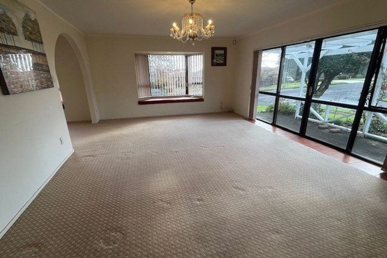 Photo of property in 1 Kincraig Place, Highland Park, Auckland, 2010