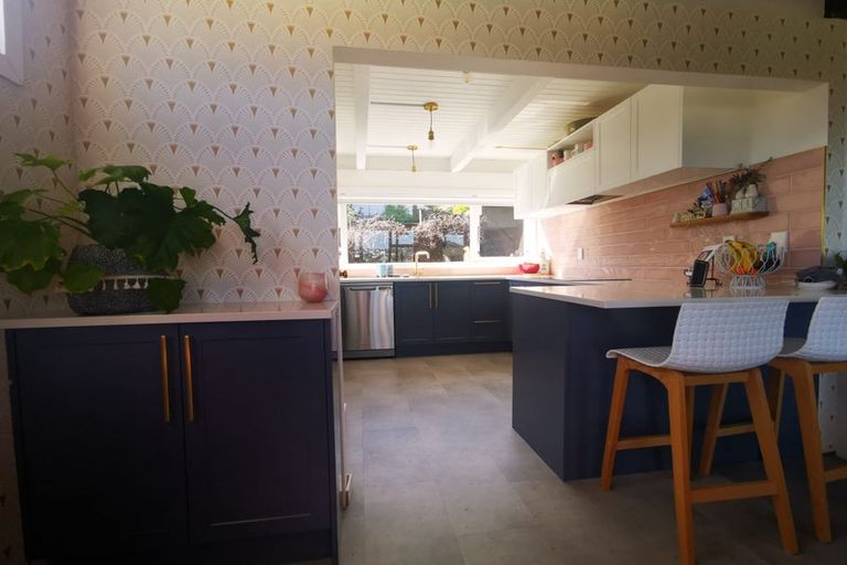 Photo of property in 16 Indira Place, Khandallah, Wellington, 6035