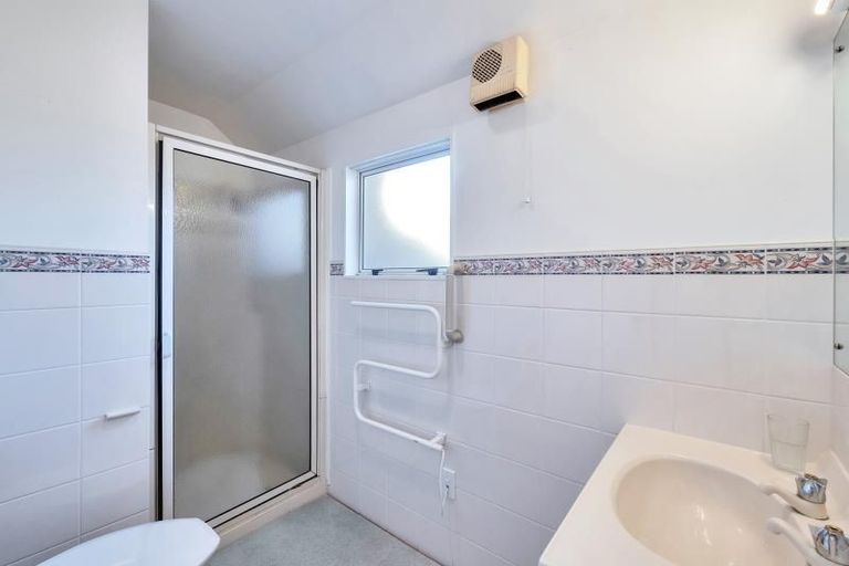 Photo of property in 1 William Bond Street, Stanley Point, Auckland, 0624