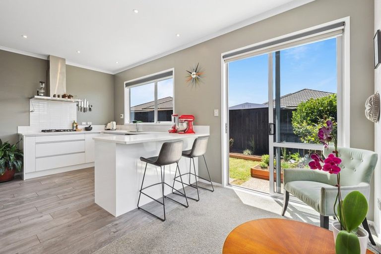 Photo of property in 14 Malbec Place, Huapai, Kumeu, 0810