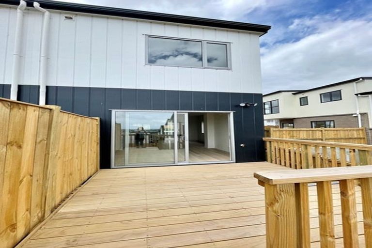 Photo of property in 15b Crestview Rise, Papakura, 2110