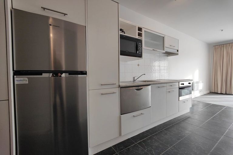 Photo of property in Atrium Apartments, 2q/154 The Terrace, Wellington Central, Wellington, 6011