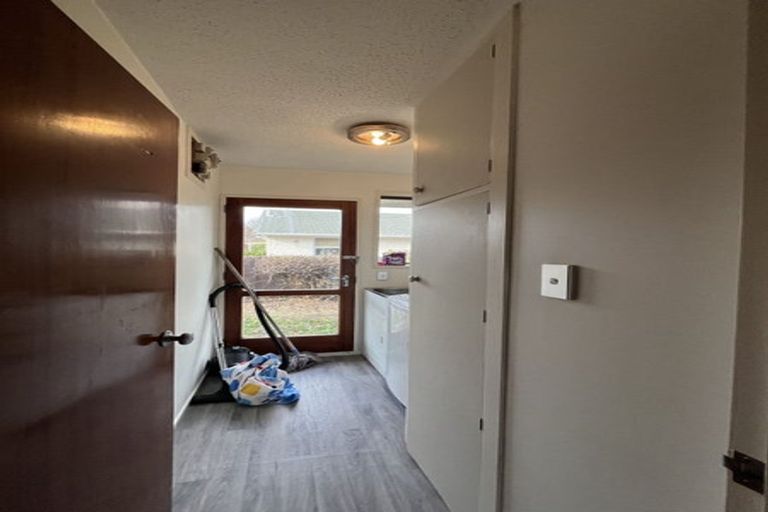 Photo of property in 1/2 Lodge Place, Ilam, Christchurch, 8041