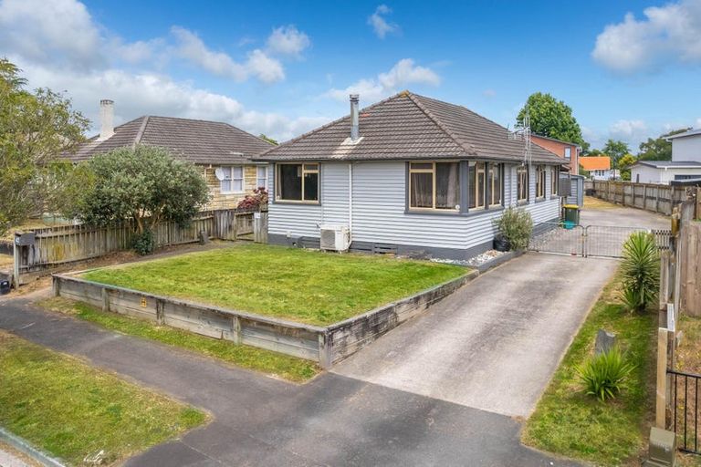 Photo of property in 42 Ross Crescent, Fairfield, Hamilton, 3214