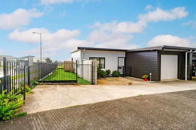 Photo of property in 31 Tuuhura Road, Pukekohe, 2120