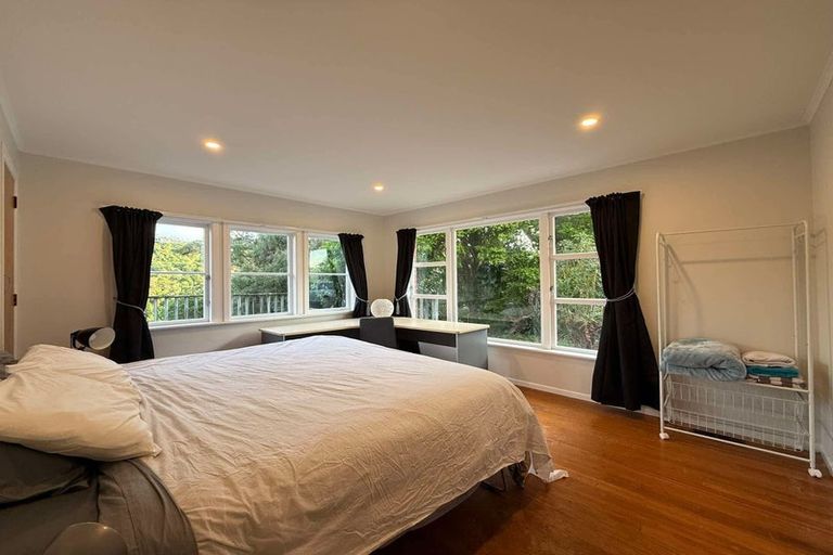 Photo of property in 17 Rakeiora Grove, Korokoro, Lower Hutt, 5012