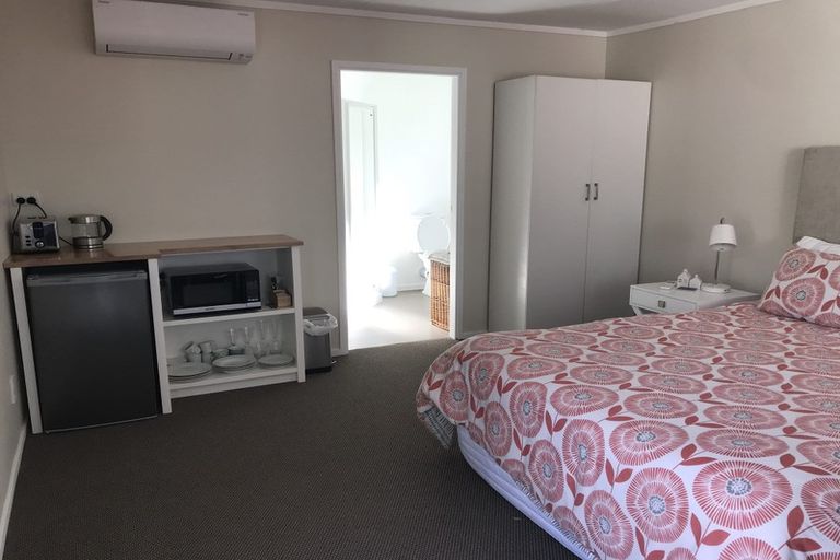 Photo of property in 26 Walton Avenue, Waikanae, 5036