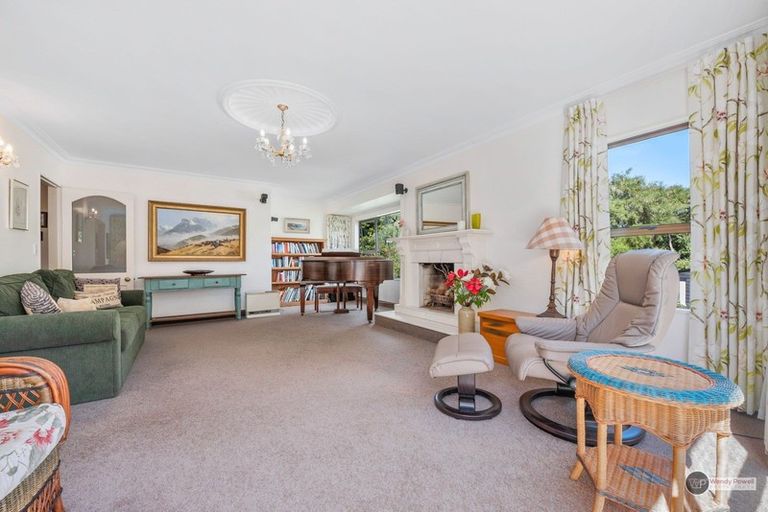 Photo of property in 2 Lady Bell Grove, Lowry Bay, Lower Hutt, 5013