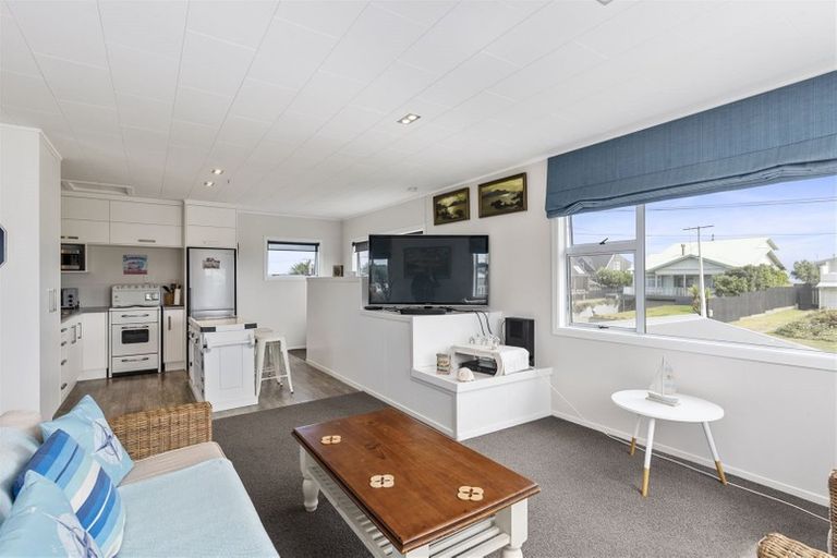 Photo of property in 35 Marine Parade South, Foxton Beach, Foxton, 4815