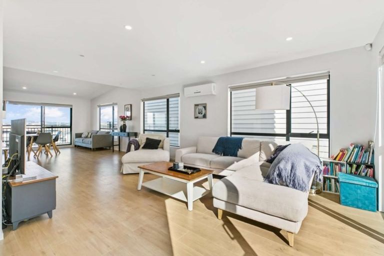 Photo of property in 50 Ascension Crescent, Orewa, 0931