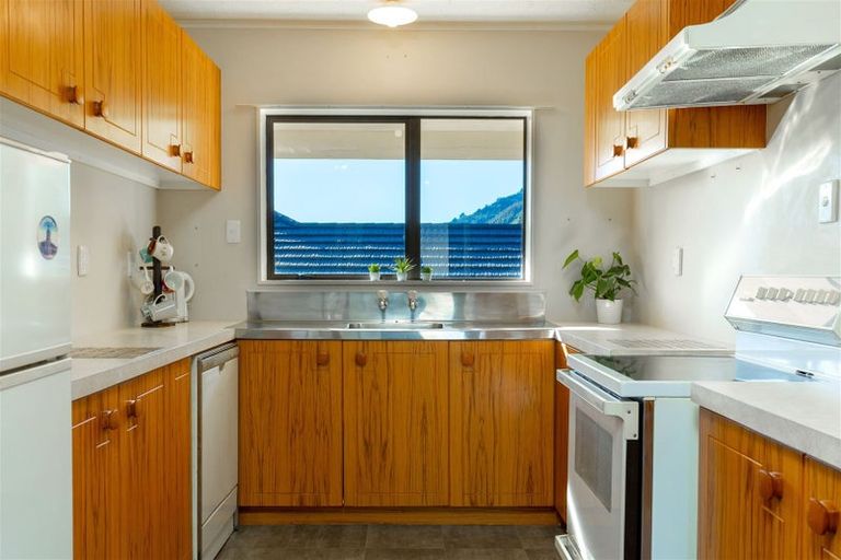 Photo of property in 35 Moana View Road, Waikawa, Picton, 7220