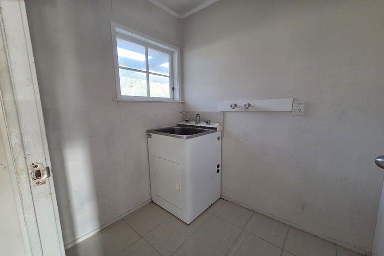 Photo of property in 67 Redoubt Road, Goodwood Heights, Auckland, 2105