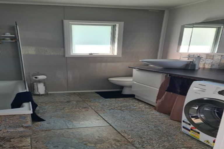 Photo of property in 106 Brandon Street, Featherston, 5710