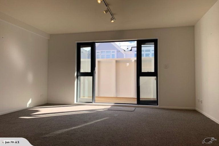 Photo of property in Pirie Street Townhouses, 3/35 Pirie Street, Mount Victoria, Wellington, 6011