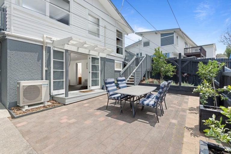 Photo of property in 1/14 Windy Ridge Road, Glenfield, Auckland, 0629